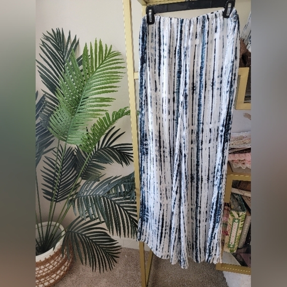 Vestique Tie Dye Matching Set Top Size Medium and Pants Size Large - Picture 6 of 8